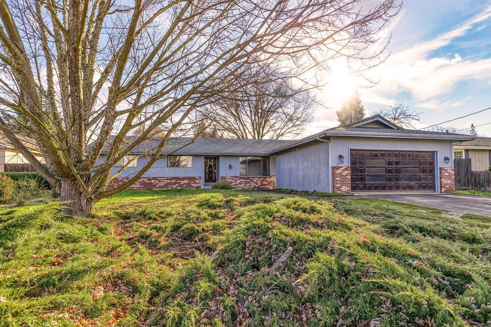 2494 Spring St, Medford, OR 97504 - photo 1