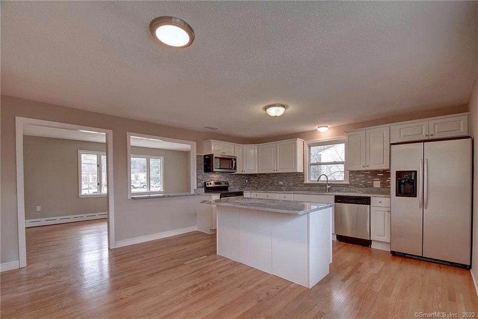 598 Oronoke Rd, Waterbury, CT 06708 - photo 1