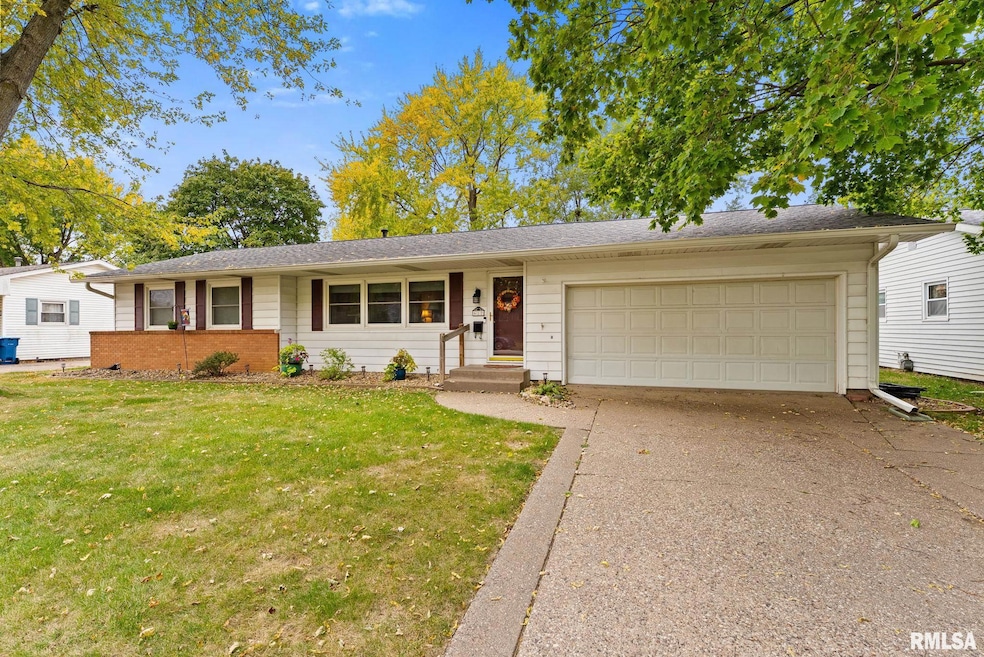 612 12th St, Silvis, IL 61282 - photo 1