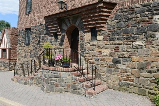 Blind Brook Lodge unit G2, Rye, NY 10580 - photo 1