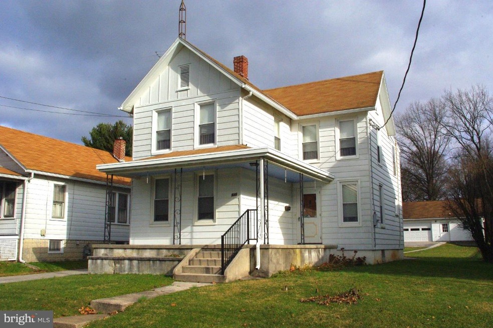 546 S Queen St, Littlestown, PA 17340 - photo 1