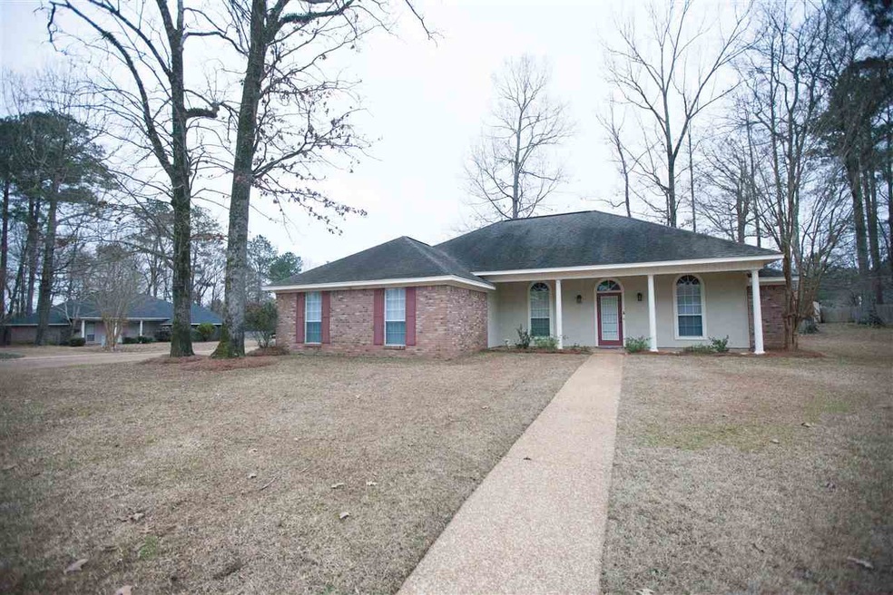 936 Mountain Crest Dr, Byram, MS 39272 - photo 1