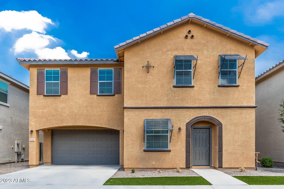 000-photo-front-view-11481224