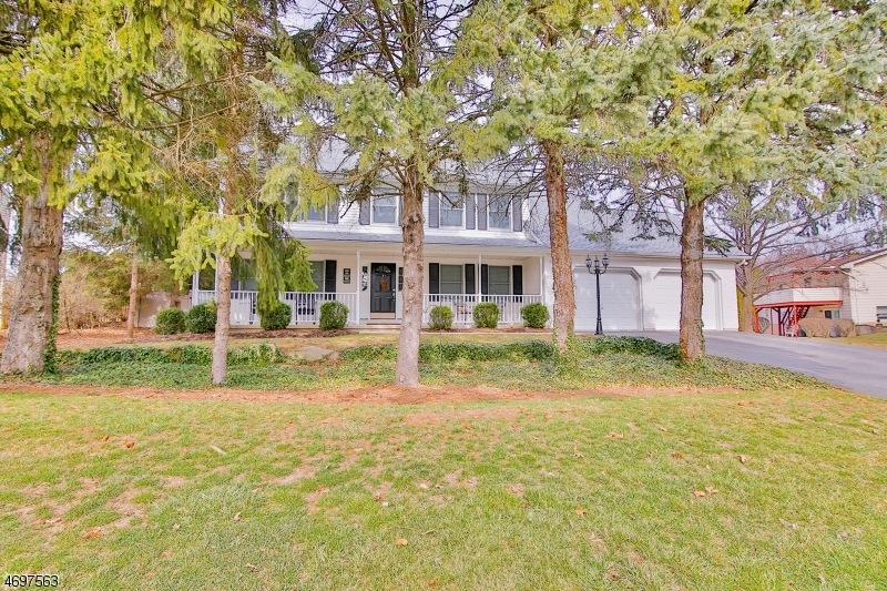 25 Clarendon Dr, Pennsylvania, NJ 18040 - photo 1