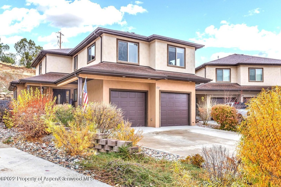 01_170_Castle_Ridge_Drive001_mls