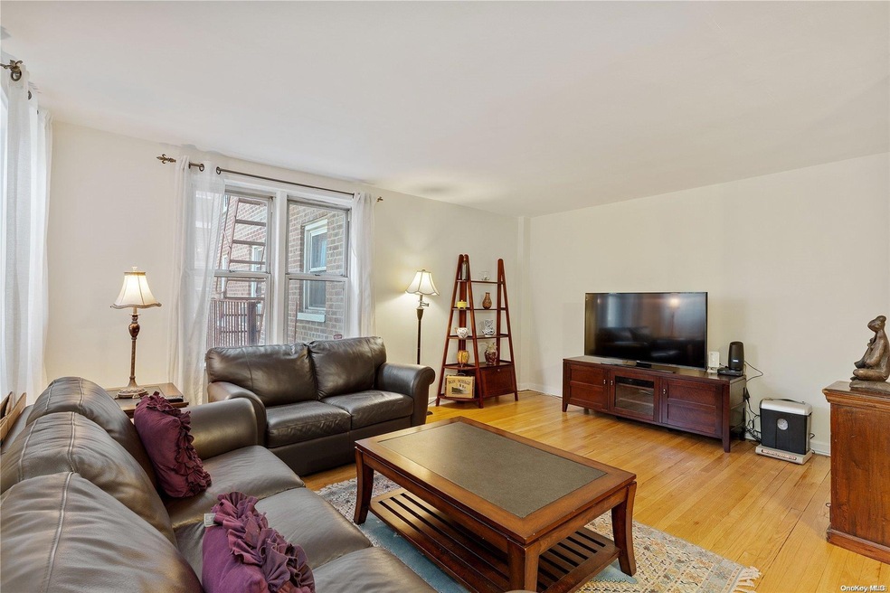 The Meadow Lake unit 3R, Forest Hills, NY 11375 - photo 1