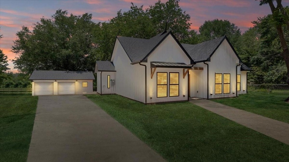 114 Pearce Dr, Pottsboro, TX 75076 - photo 1