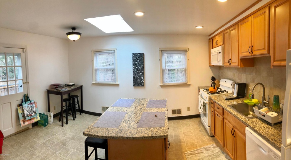 16 Concord St unit Left, Greenwich, CT 06831 - photo 1