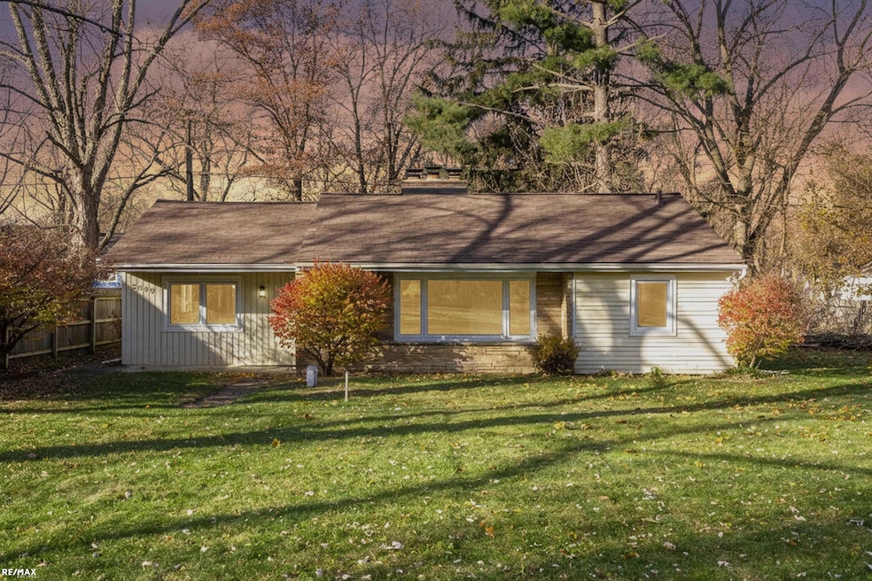 3090 Twinleaf St, Commerce Township, MI 48382 - photo 1