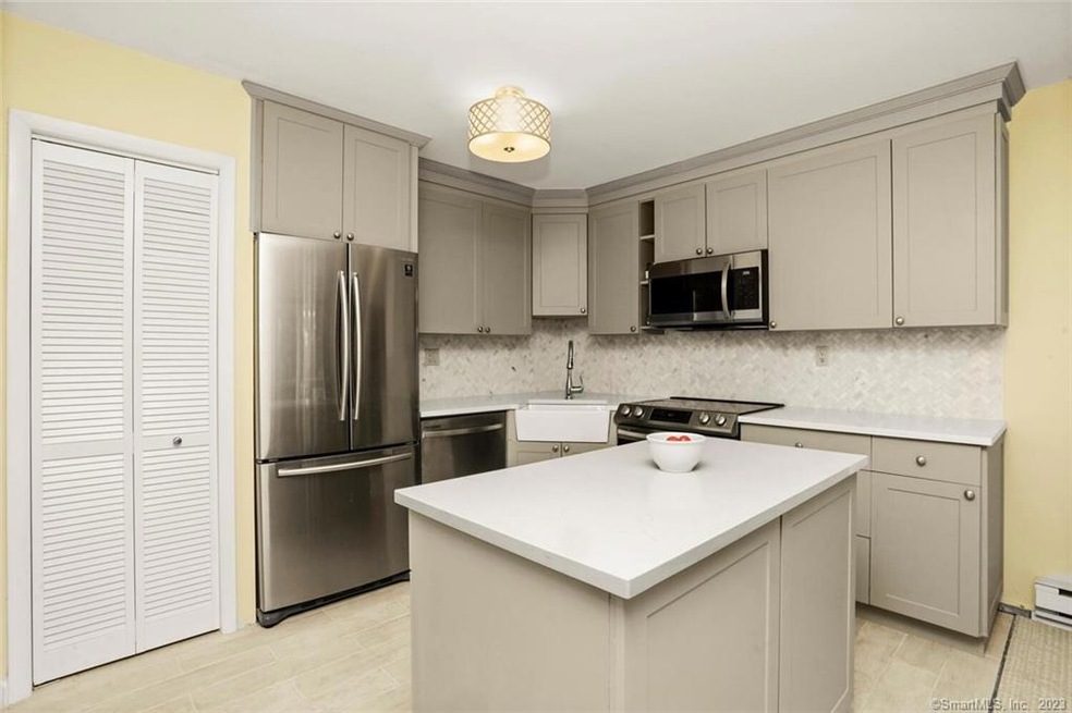 201 Highview Ave unit B2, Stamford, CT 06907 - photo 1