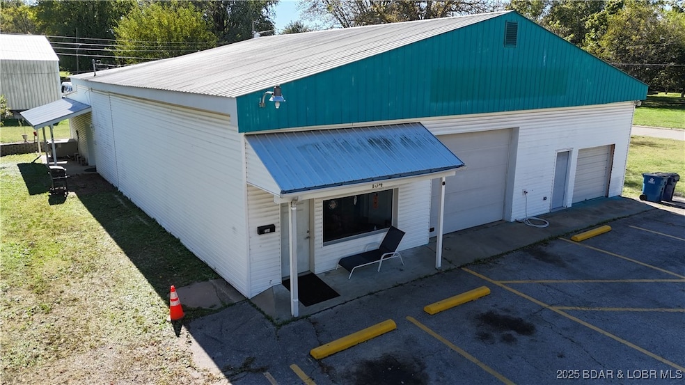 134 W 8th St, Eldon, MO 65026 - photo 1