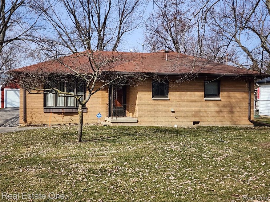 2052 Noble Ave, Flint, MI 48532 - photo 1