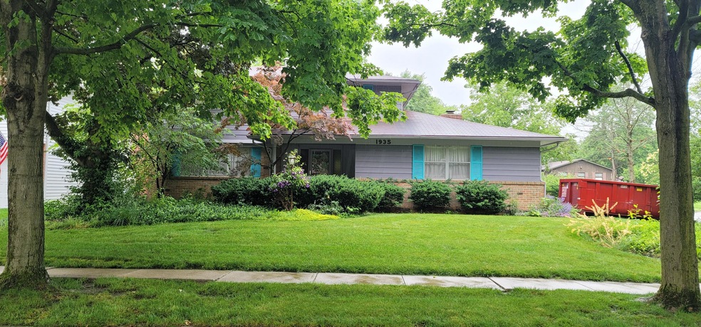 1935 Faymeadow Ave, Columbus, OH 43229 - photo 1