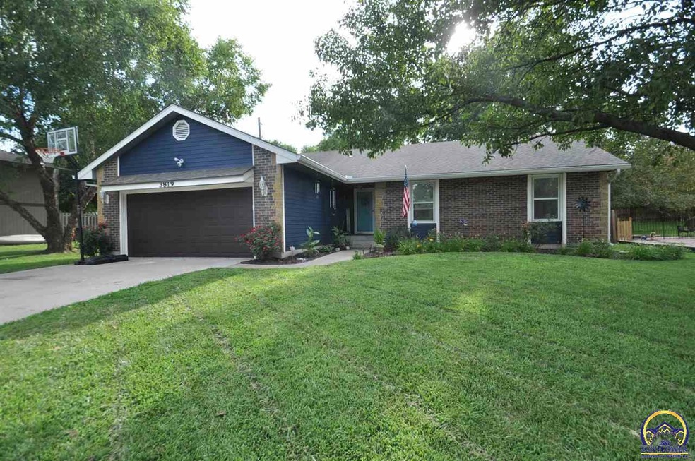 3819 SW Arvonia Place, Topeka, KS 66610 - photo 1