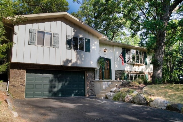 2489 Thatcher Ln, Mc Farland, WI 53558 - photo 1