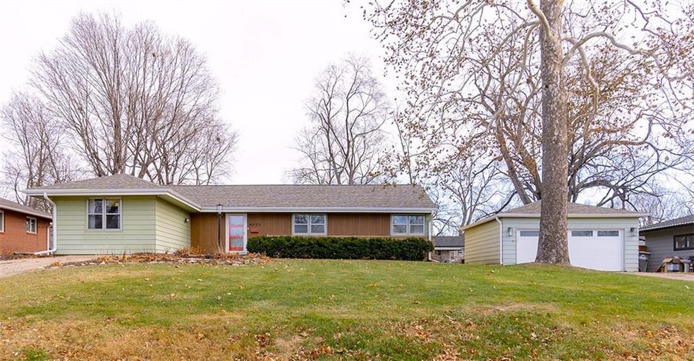 4033 42nd St, Des Moines, IA 50310 - photo 1