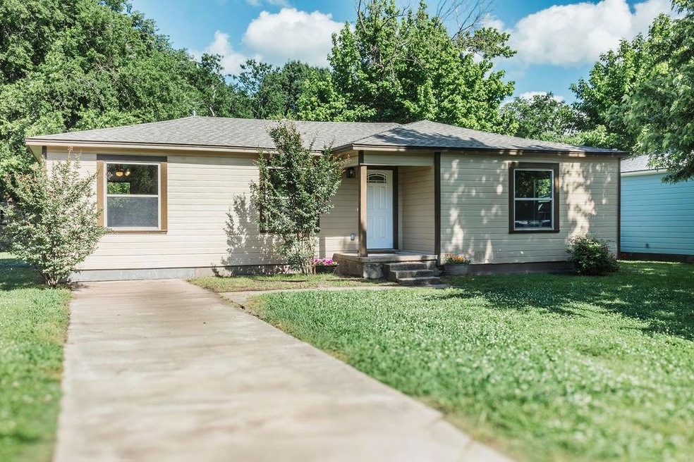 1404 Pecan St, Bonham, TX 75418 - photo 1