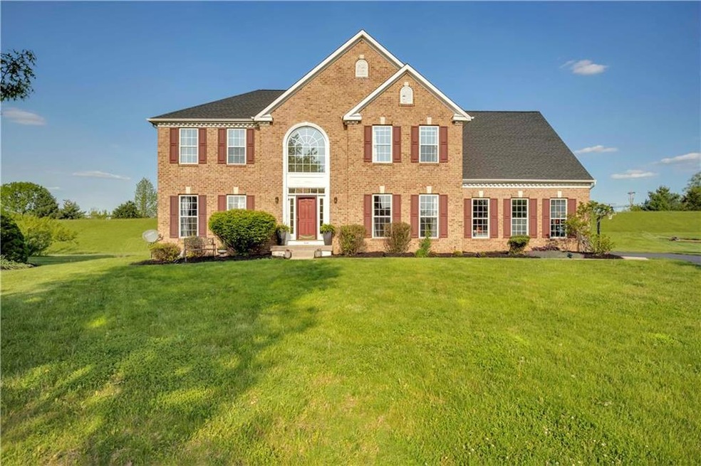 5481 Falcon Ct, Bethlehem, PA 18017 - photo 1