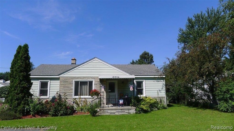 72 S Hospital Rd, Waterford, MI 48327 - photo 1