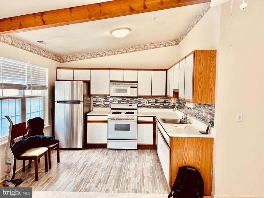 1825 Vincenza Dr unit F, Sykesville, MD 21784 - photo 1