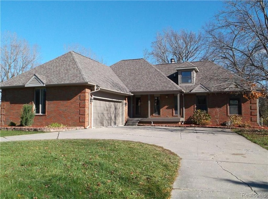 UPDATED CONTEMPORARY HOME, LAKE FENTON SCHOOLS