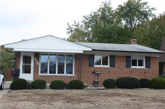 30571 J Carls St, Roseville, MI 48066 - photo 1