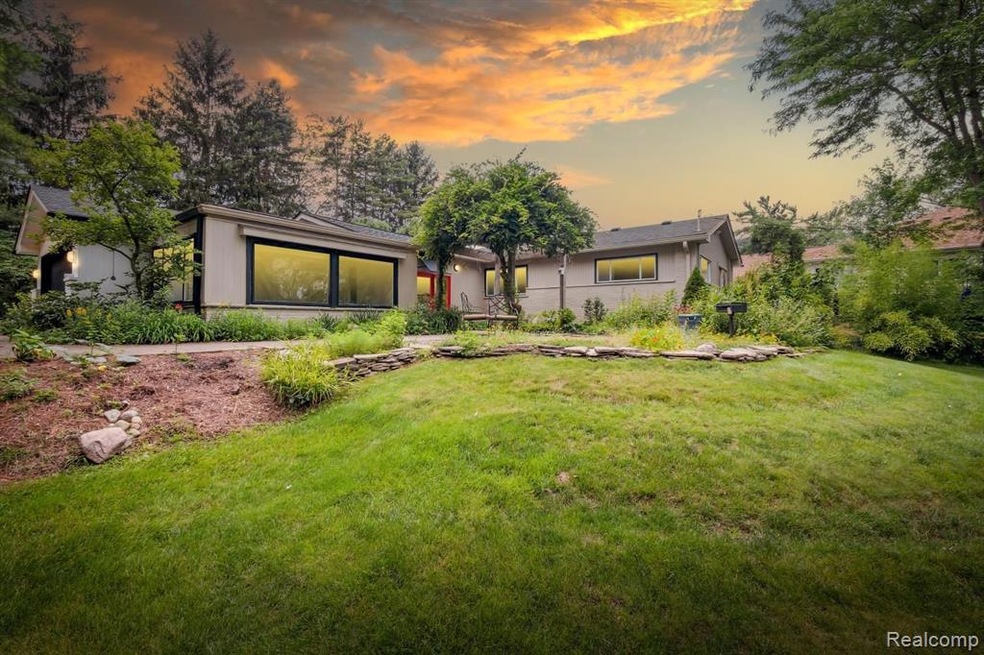 3665 Shallow Brook Dr, Bloomfield Hills, MI 48302 - photo 1