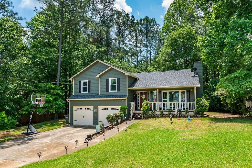 BEAUTIFUL THREE BEDROOM HOME IN HIRAM WITH SEVERAL
