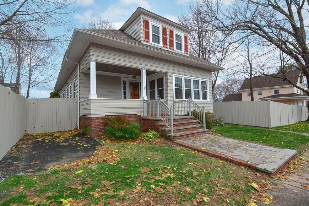 562 Laurel Hill Ave, Cranston, RI 02920 - photo 1