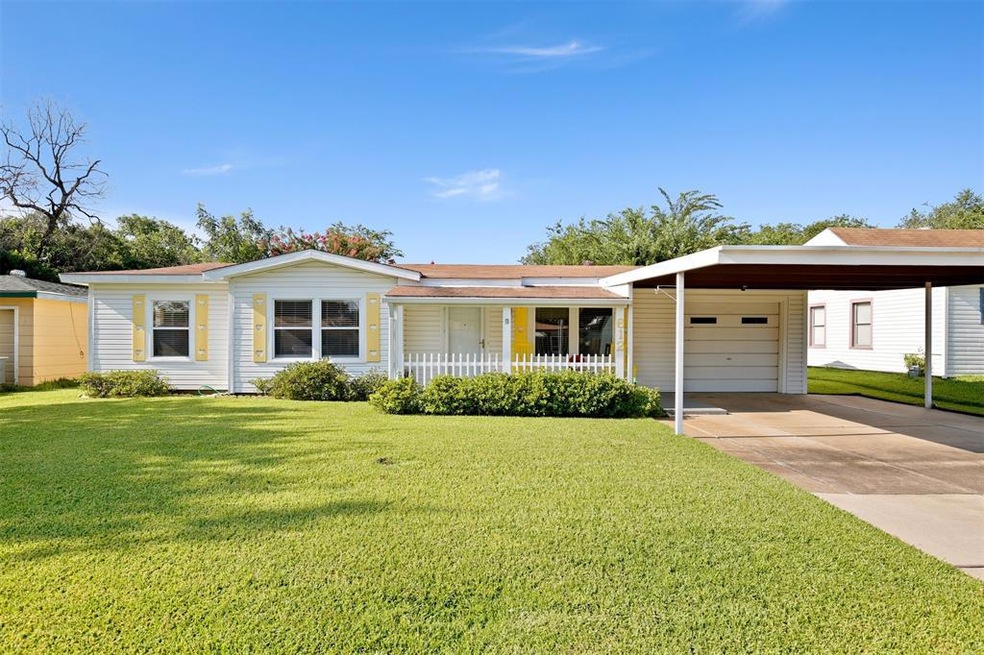 612 Greenway Dr, Hurst, TX 76053 - photo 1