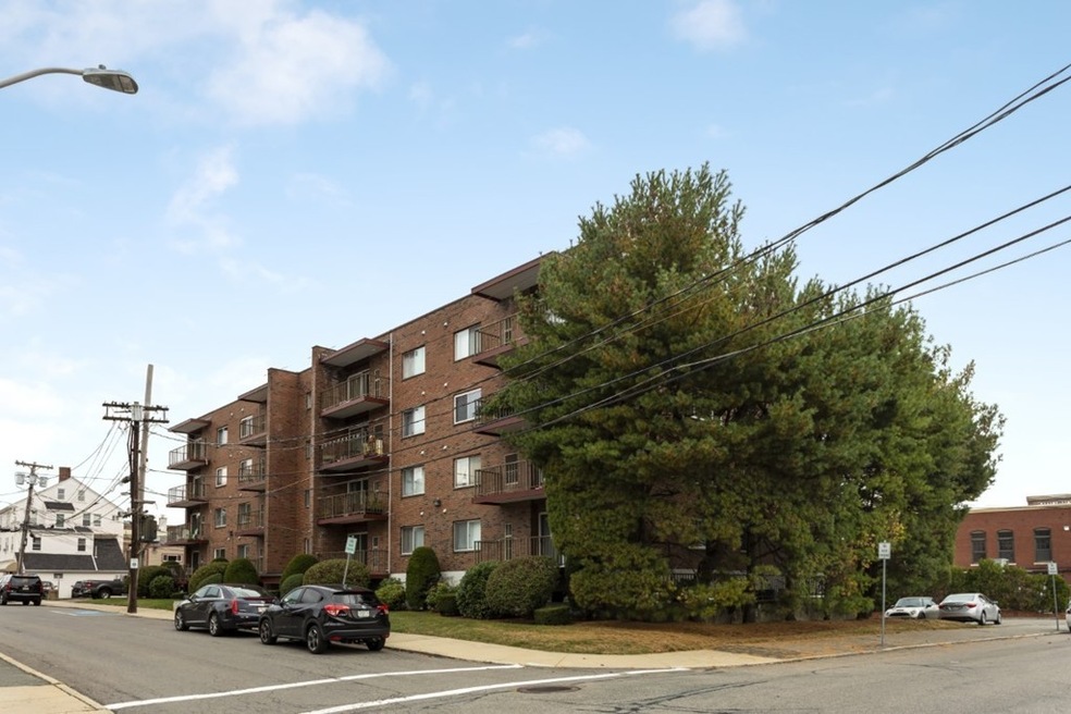 10 Foster St unit 202, Wakefield, MA 01880 - photo 1