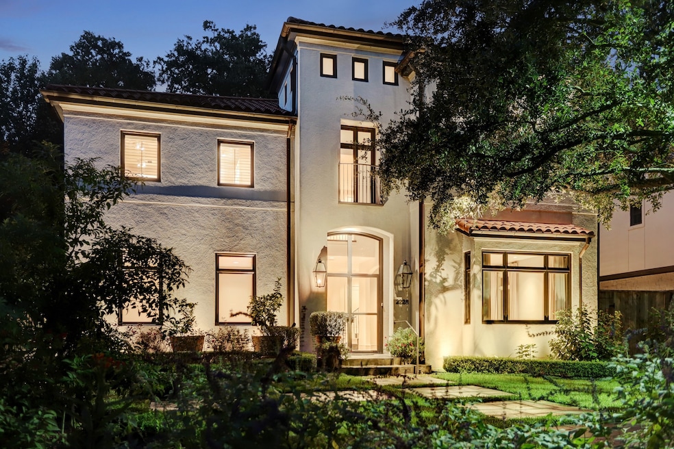 2228 Del Monte Dr, Houston, TX 77019 - photo 1