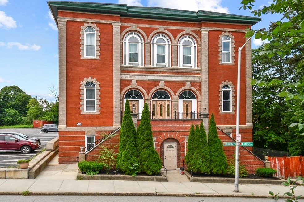 32 Providence St unit 5, Worcester, MA 01604 - photo 1