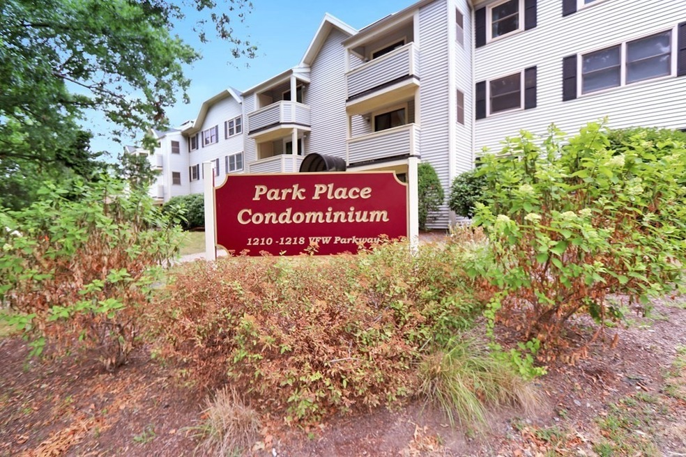 1210 Vfw Pkwy unit 11, West Roxbury, MA 02132 - photo 1