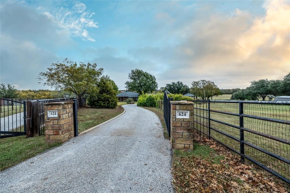 624 De la Cruz St, Weatherford, TX 76085 - photo 1