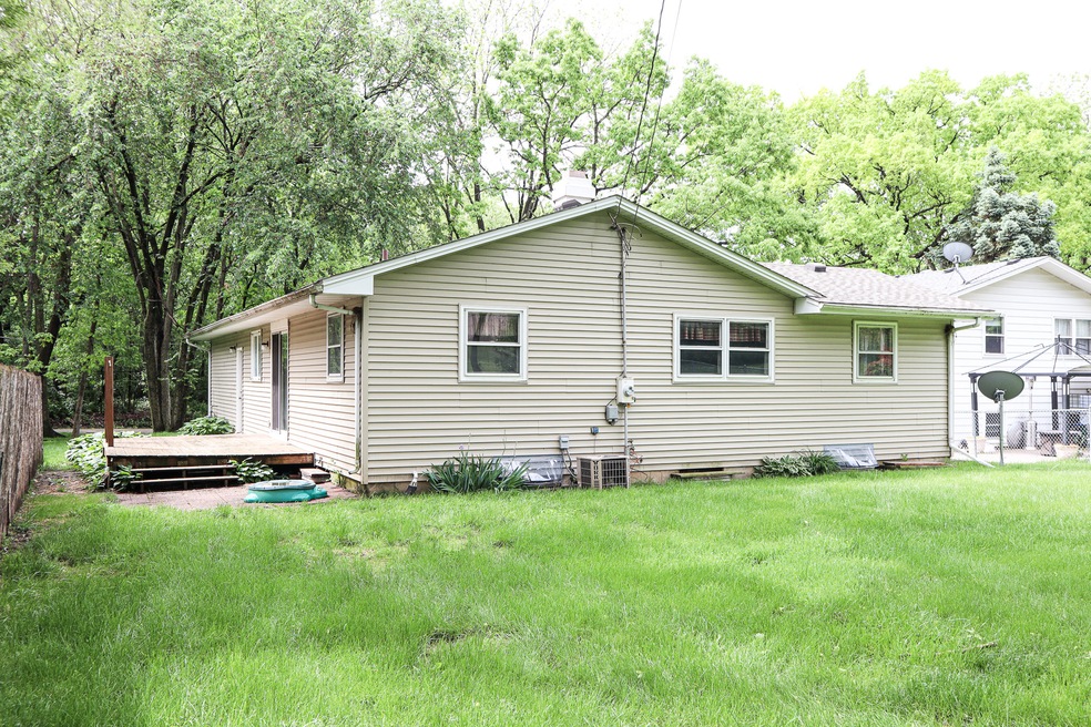 265 Deerpath Ln, Carpentersville, IL 60110 - photo 1