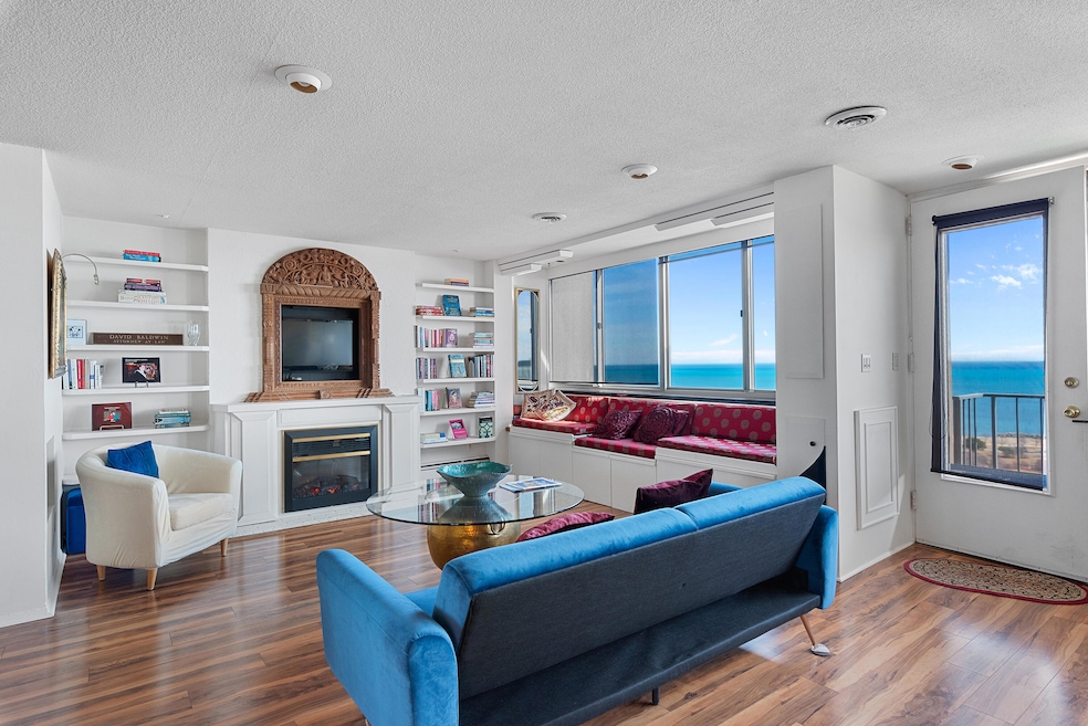 1919 N Summit Ave v2-21