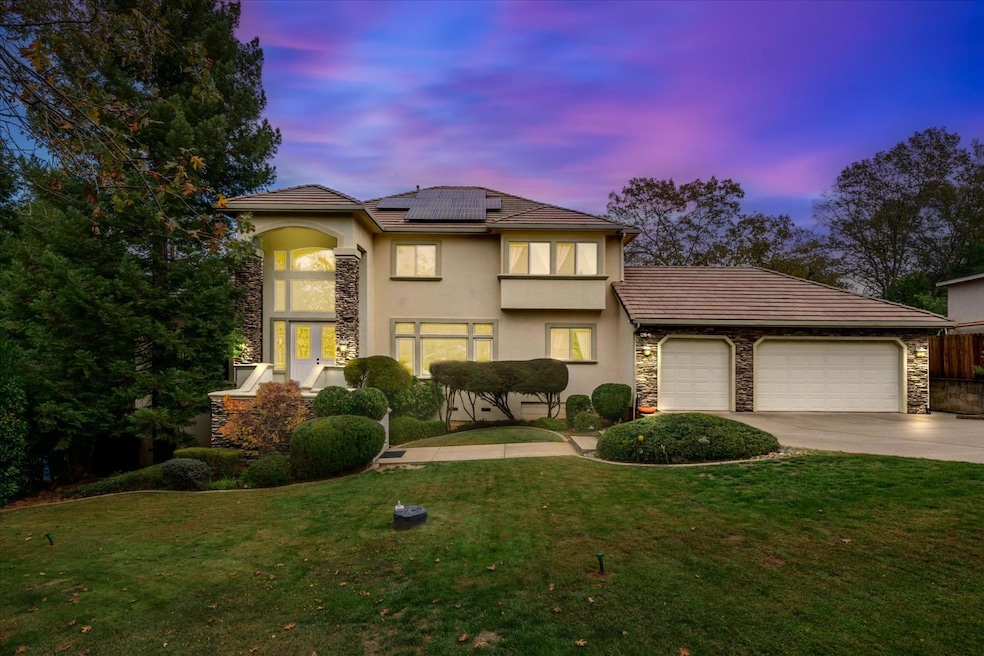 For Sale $949,900 • Co-Listing Agent