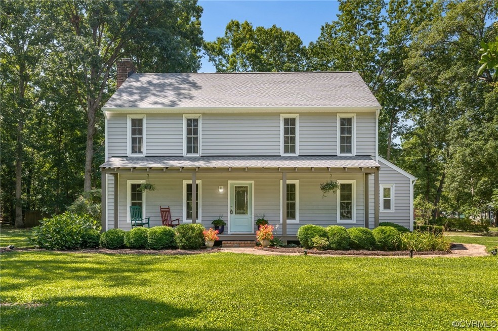 View of front of house featuring a front lawn