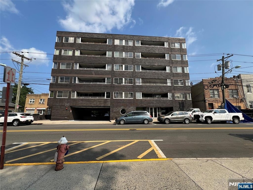 364 Palisade Ave unit 5B, Cliffside Park, NJ 07010 - photo 1