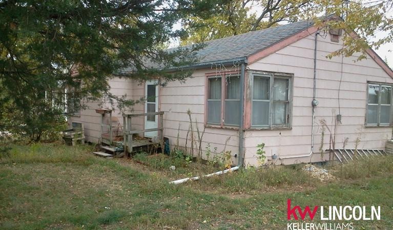 SOLD IN AS IS CONDITION....will not go FHA or VA. Only $35,0000 and assessed at $75,4000.....instant $40,400 in equity.