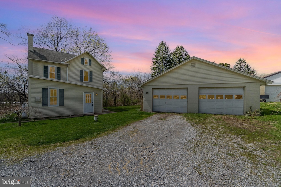 2392 Mountain Rd, Manheim, PA 17545 - photo 1