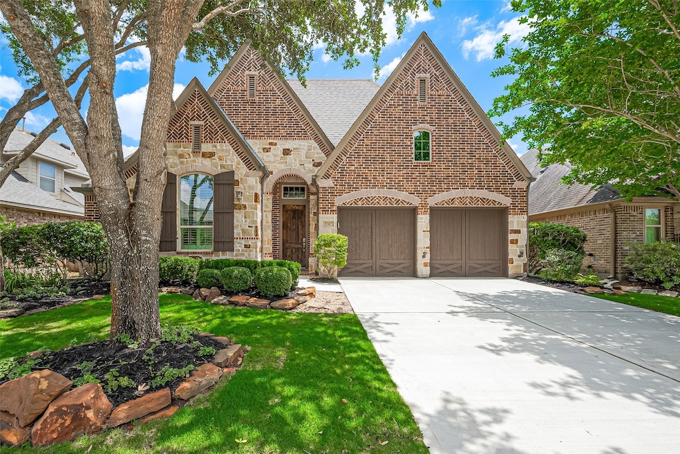 Welcome to 5707 Trinity Bluff Ct. in the master pl