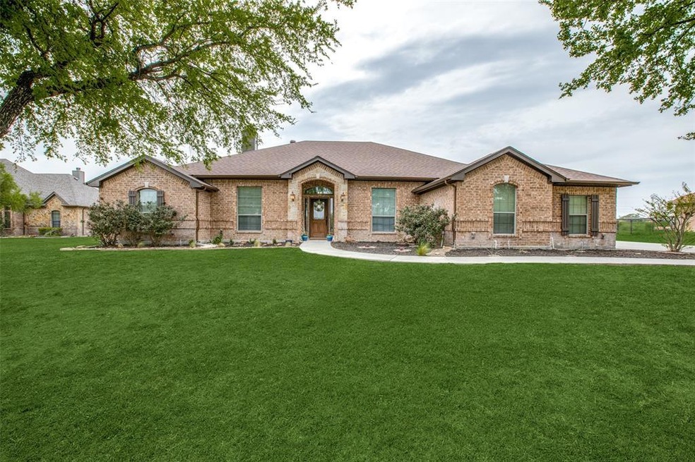 138 Blacktail Ln, Azle, TX 76020 - photo 1