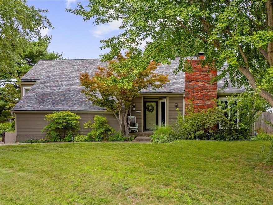 8652 Greenway Ln, Lenexa, KS 66215 - photo 1