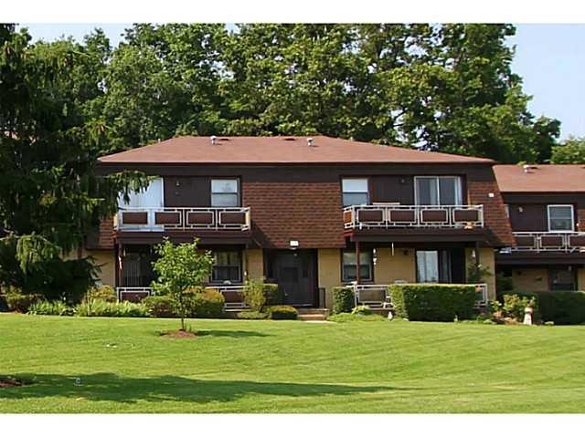 2 Germonds Village unit 8, Bardonia, NY 10954 - photo 1
