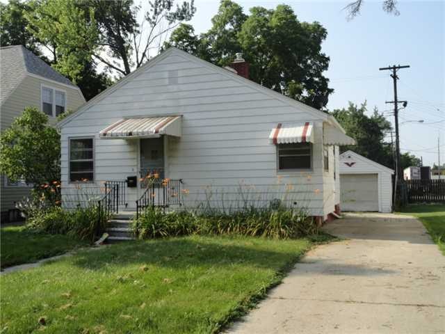 1809 S Genesee Dr, Lansing, MI 48915 - photo 1