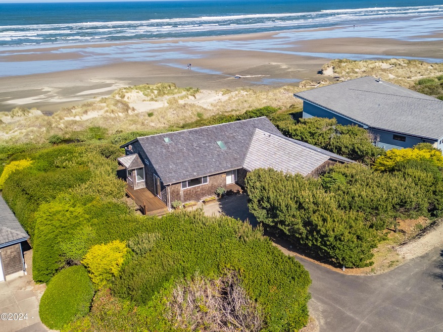 4377 NW Hidden Lake Loop