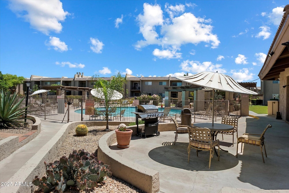 Pool/Clubhouse