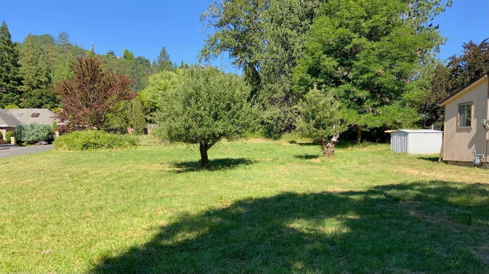 1550 NW Highland Ave, Grants Pass, OR 97526 - photo 1